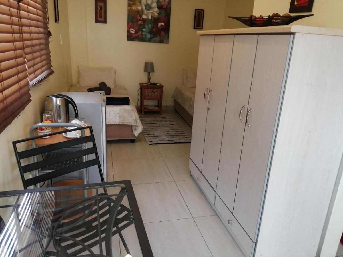 Esperanca Guesthouse Windhoek Esterno foto