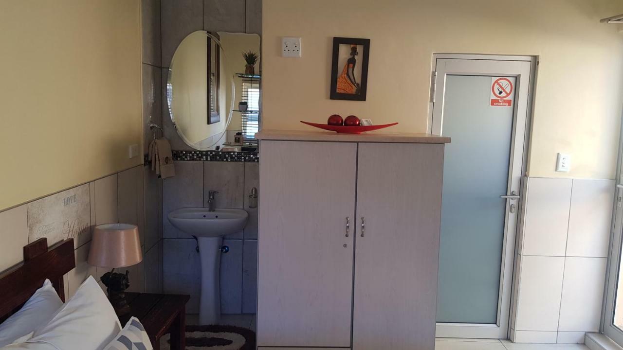 Esperanca Guesthouse Windhoek Esterno foto